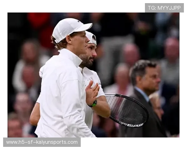 网球场上的意外瞬间:当名将爆笑成全场焦点 网球场上的意外瞬间:当名将爆笑成全场焦点